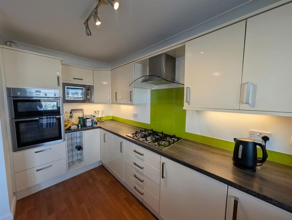 Property photo 3 of 31 Kitchen