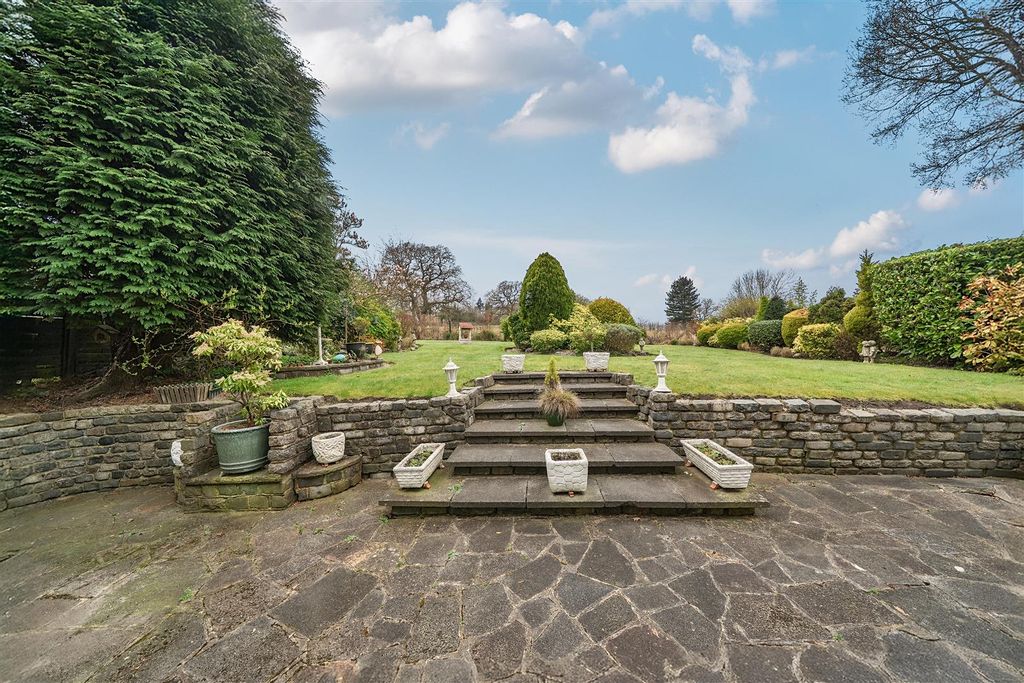 Property photo 2 of 18 Garden: