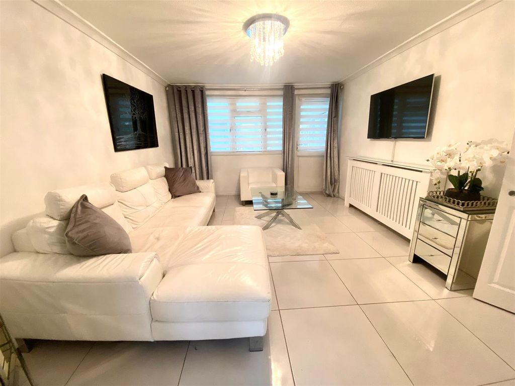 Property photo 3 of 13 i.Jpg