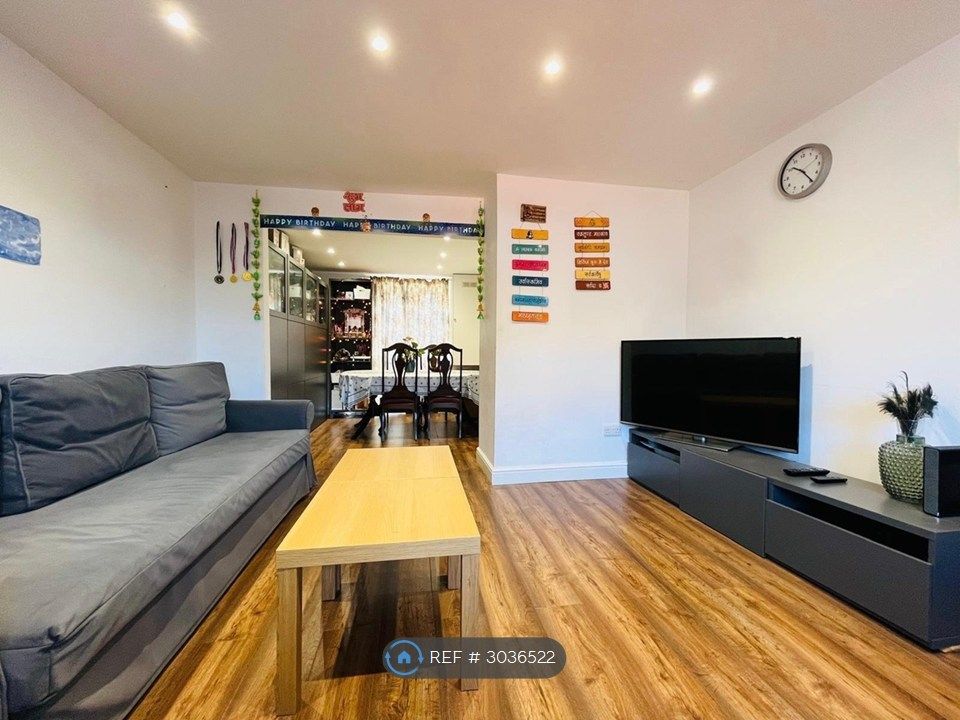 Property photo 2 of 12 Living Room