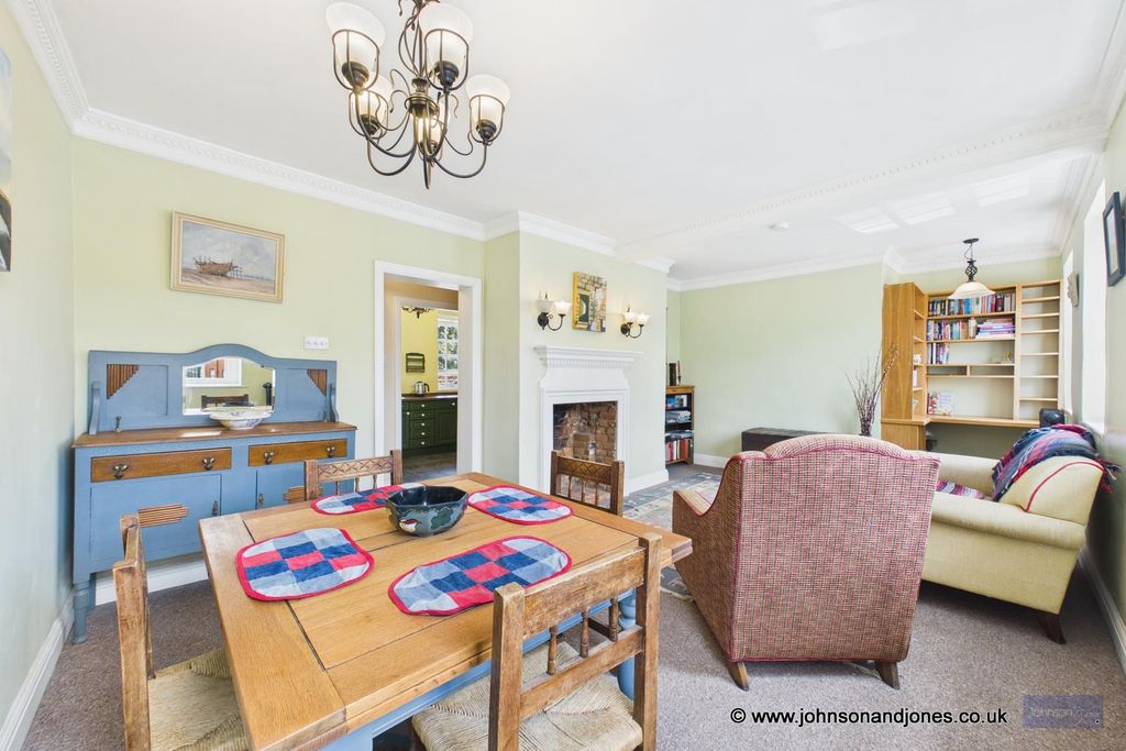 Property photo 3 of 12 3 Lounge.Jpg