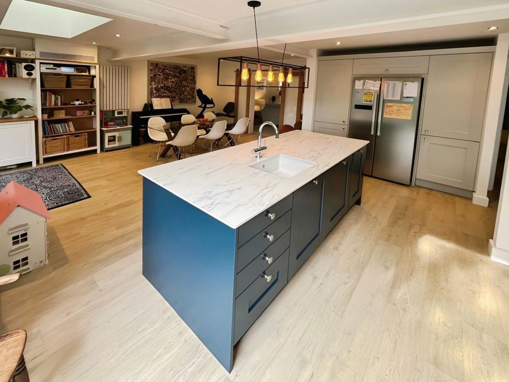 Property photo 3 of 39 B35Ab4Ef-Sg4.Jpg