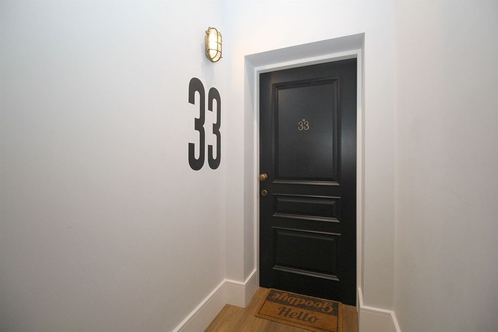 Property photo 2 of 18 Apartment Entrance
