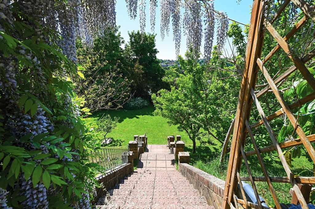 Property photo 2 of 42