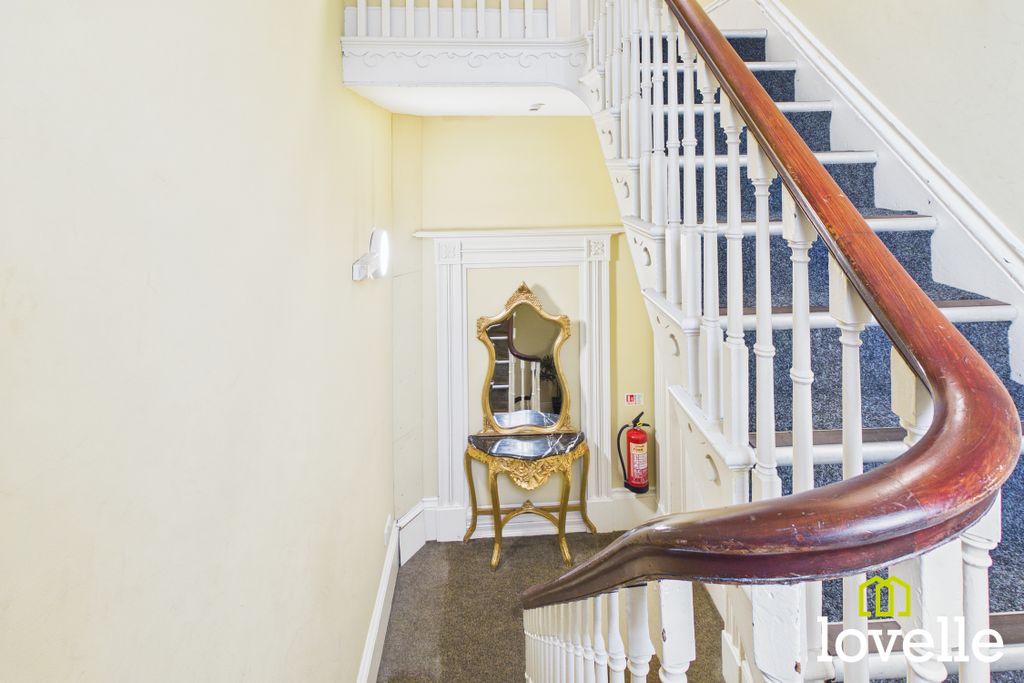 Property photo 3 of 34