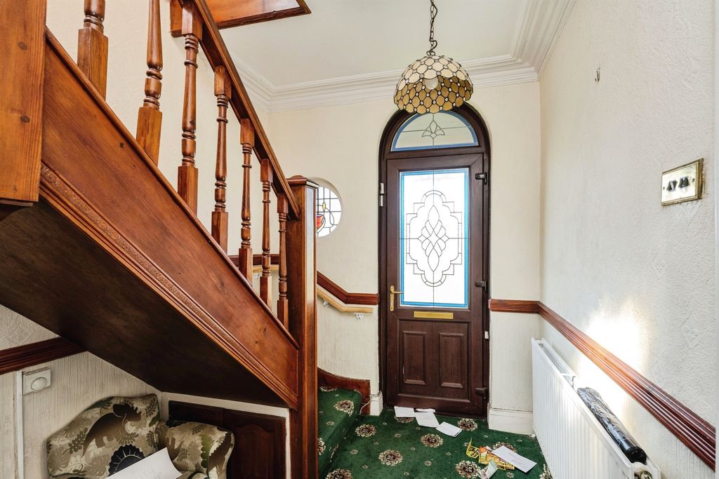 Property photo 2 of 17