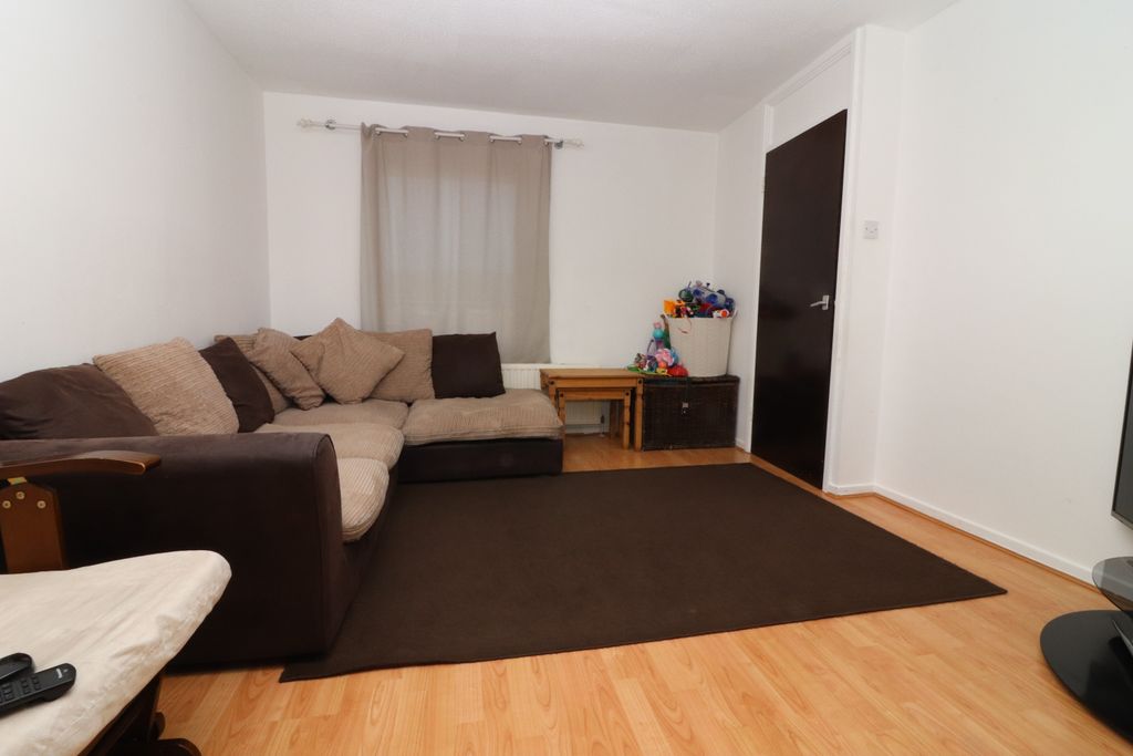 Property photo 2 of 12 Lounge