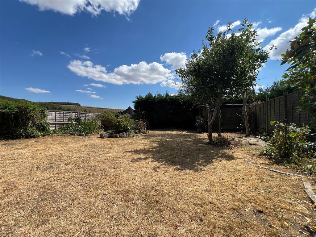 Property photo 2 of 11