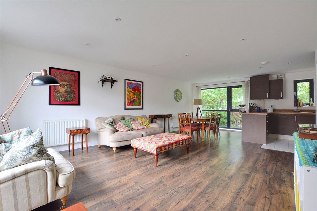 Property photo 1 of 17 Picture No. 06