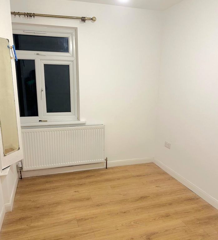 Property photo 3 of 10 Bedroom 3