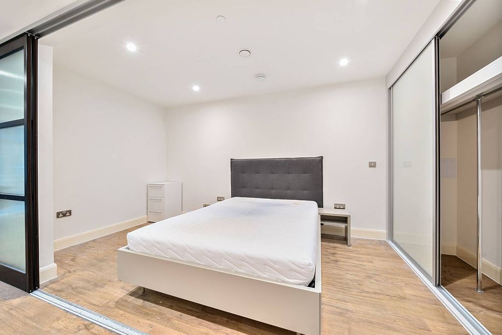 Property photo 3 of 40