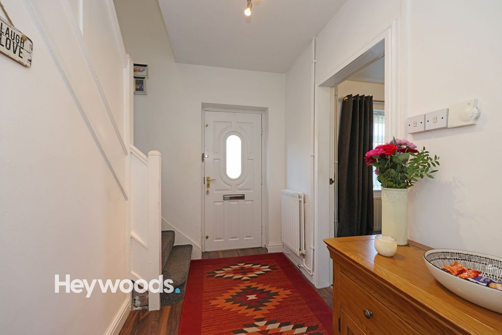 Property photo 2 of 25