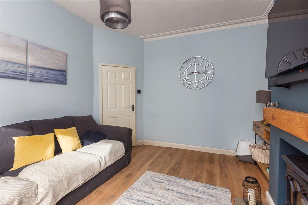 Property photo 3 of 18