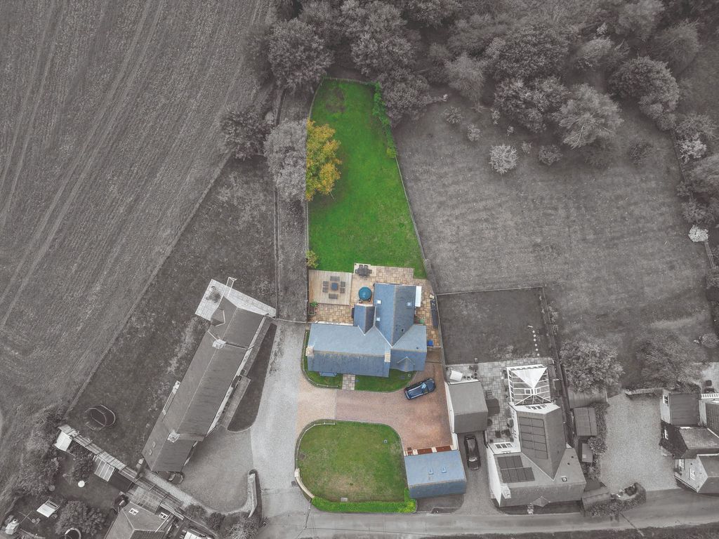 Property photo 2 of 32