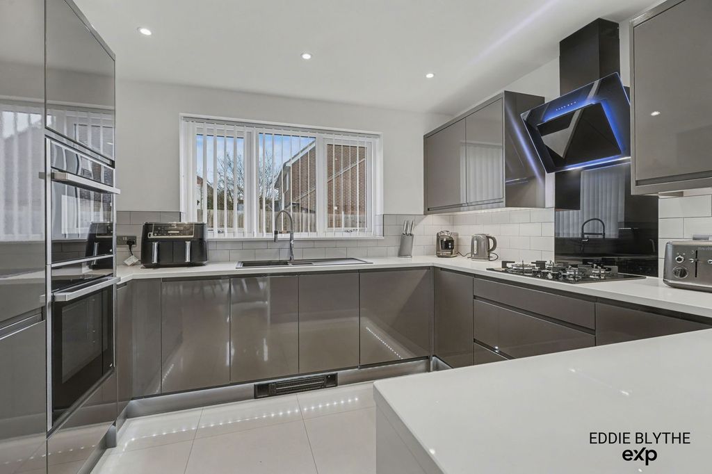 Property photo 1 of 33