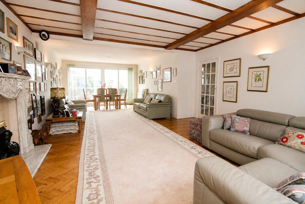 Property photo 3 of 25 Lounge.Jpg