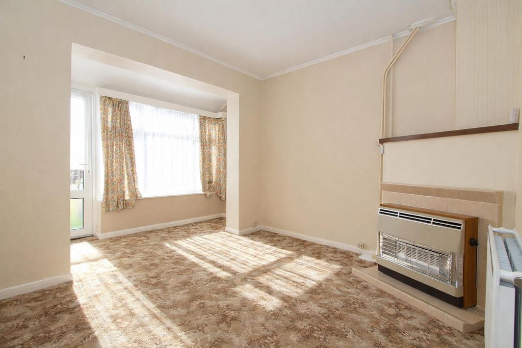 Property photo 2 of 16 Din.Jpg