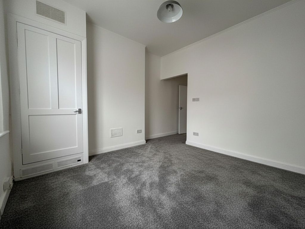 Property photo 3 of 11 Freshly Carpeted Room With Neutral Decor...