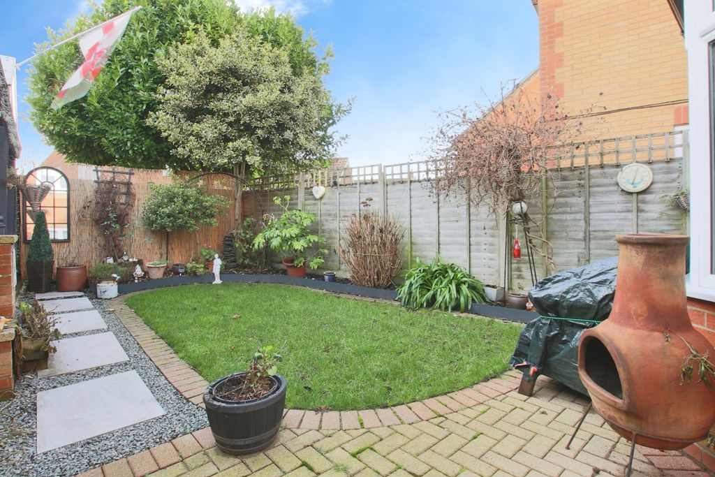 Property photo 2 of 15 4788464
