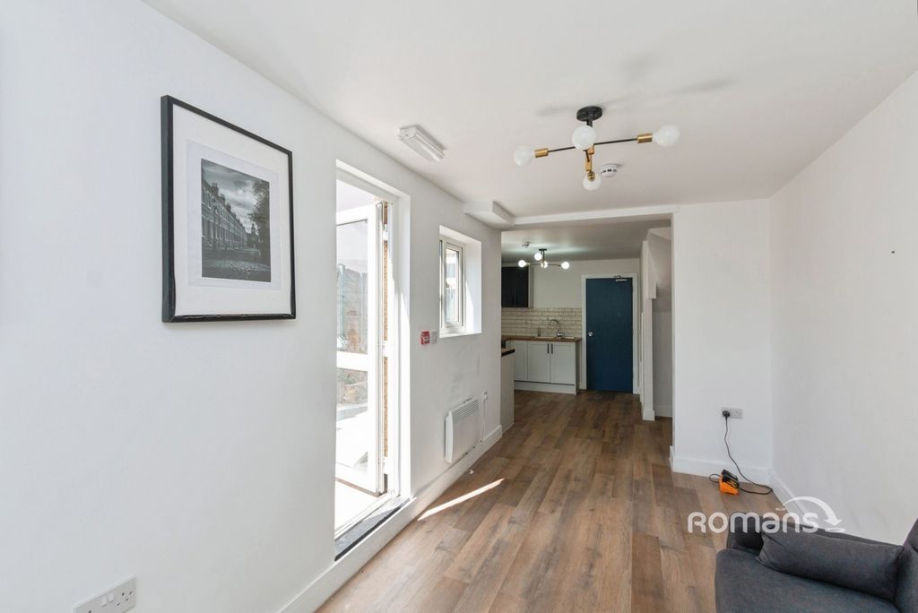 Property photo 2 of 33 Pbox-Img.Jpg