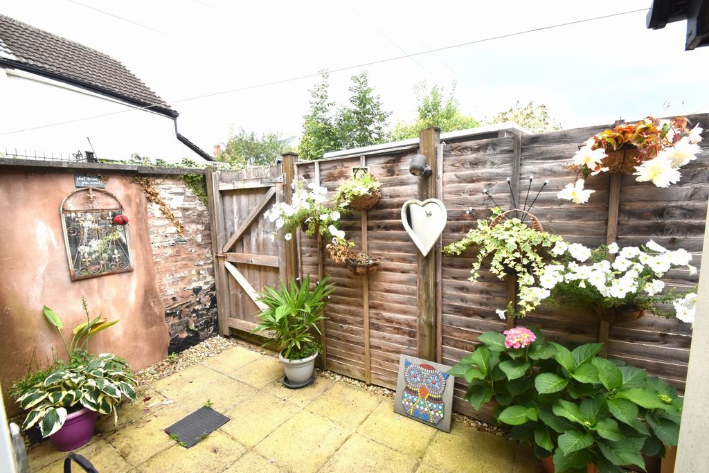 Property photo 3 of 7 Tiverton Seddons