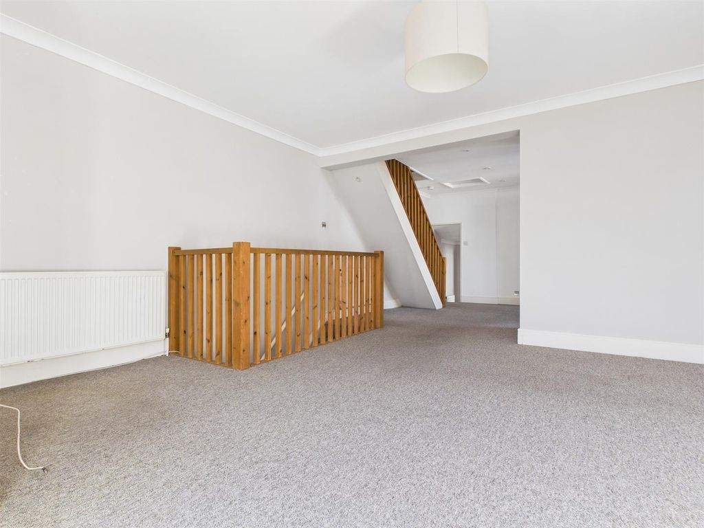 Property photo 3 of 9 Cam04311G0-Pr0088-Still011.Jpg