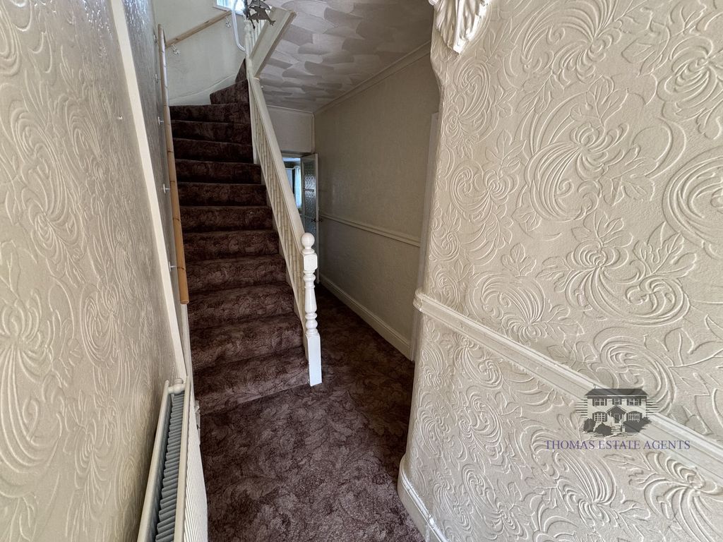 Property photo 2 of 18 Through Passage