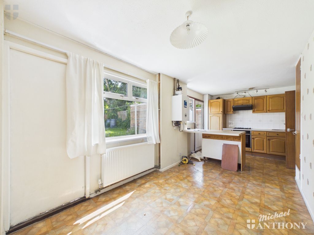 Property photo 2 of 15 Cam03218G0-Pr1106-Still012