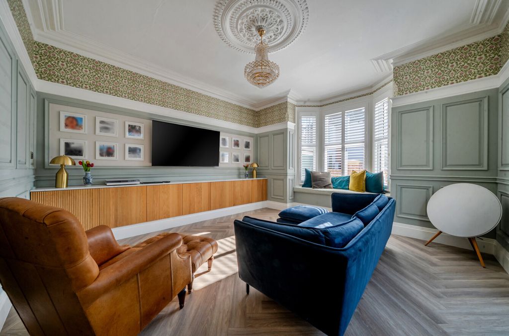 Property photo 2 of 16 1502110-9-6A75Db9...