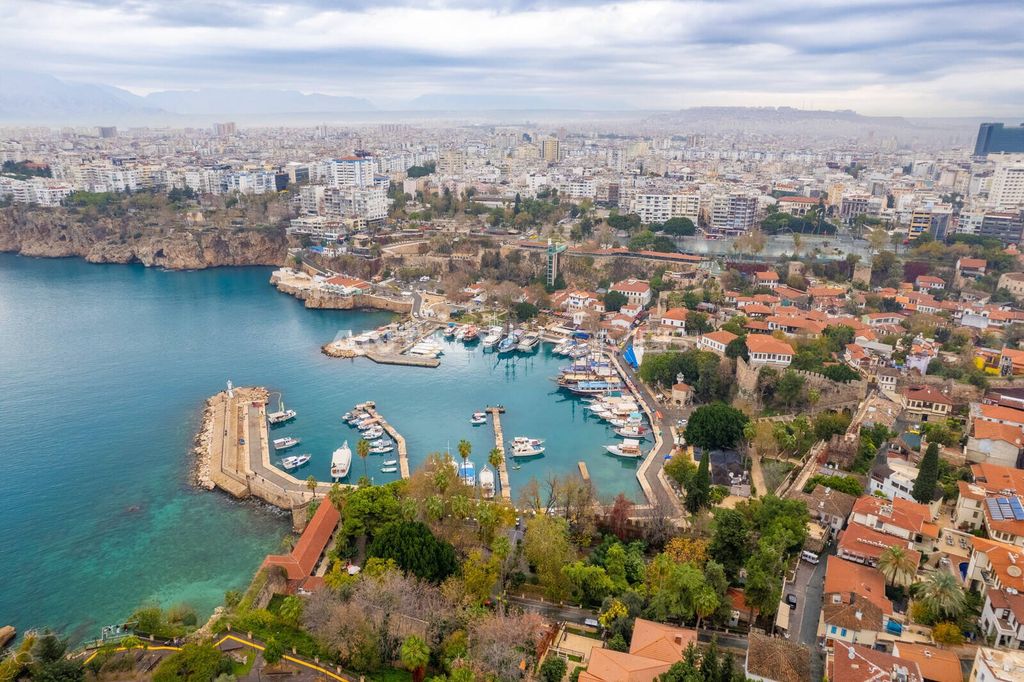 Property photo 2 of 38