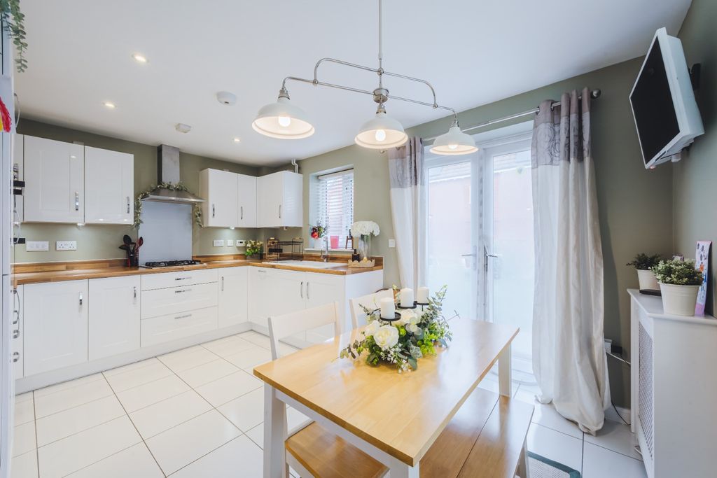 Property photo 2 of 29 4720504