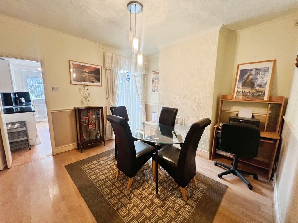Property photo 3 of 12 Dining Room