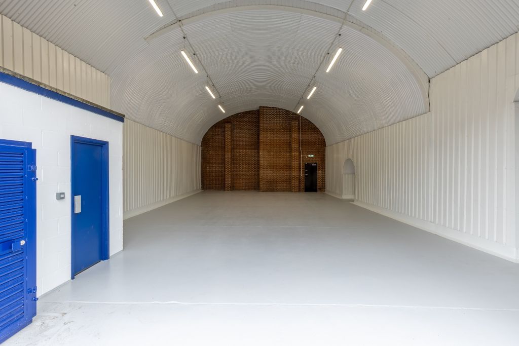 Property photo 2 of 5 An Empty Arch With White Lining