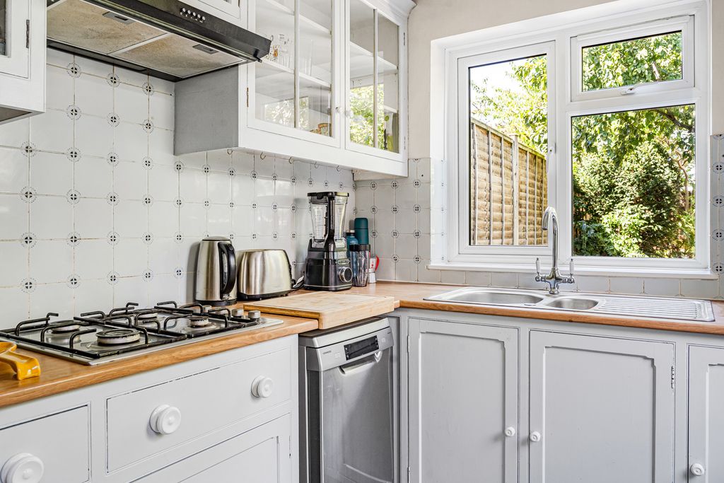 Property photo 3 of 17 Kitchen