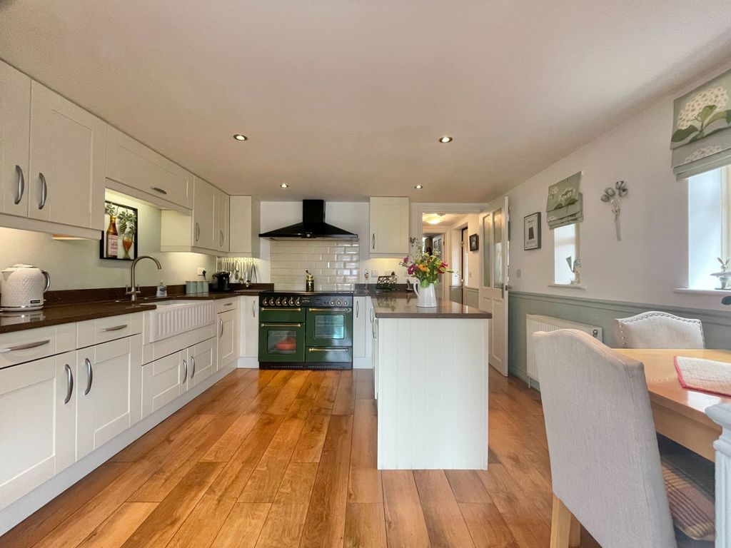 Property photo 3 of 37