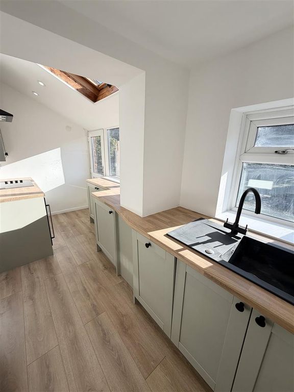 Property photo 2 of 14 Kitchen