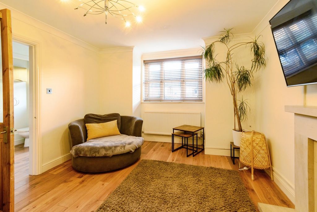 Property photo 2 of 20 Living Room