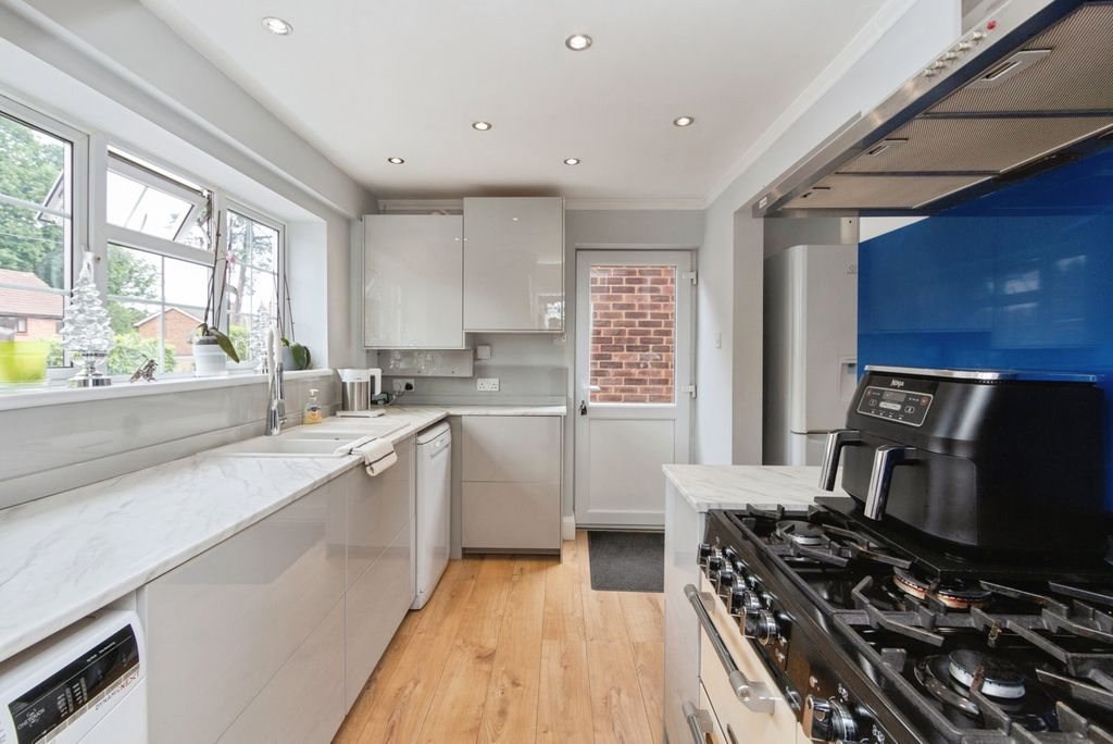 Property photo 2 of 15 Pbox-Img.Jpg