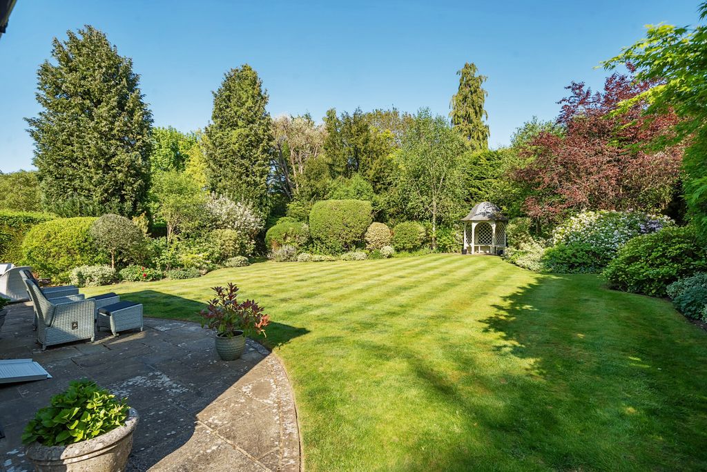 Property photo 2 of 18 Garden