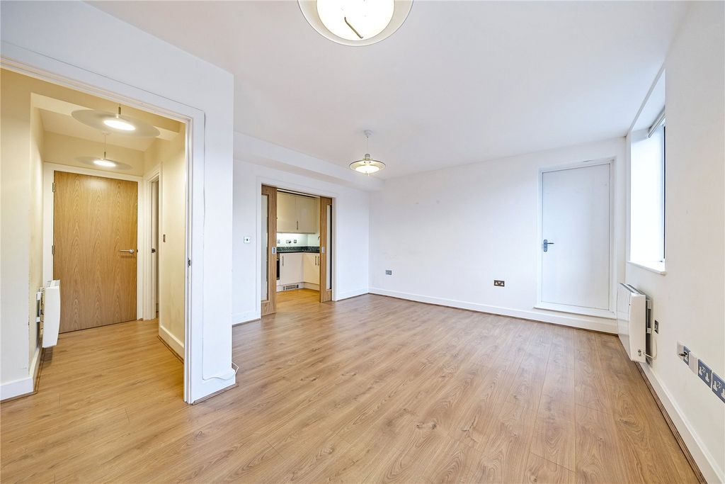 Property photo 2 of 11 Picture No. 02