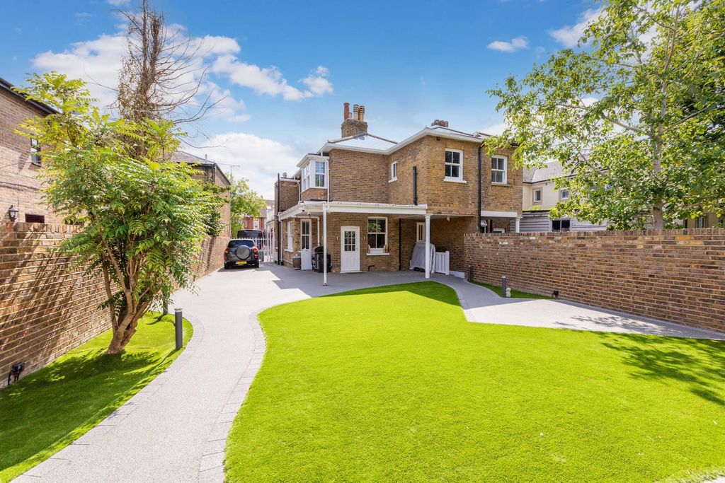 Property photo 2 of 19