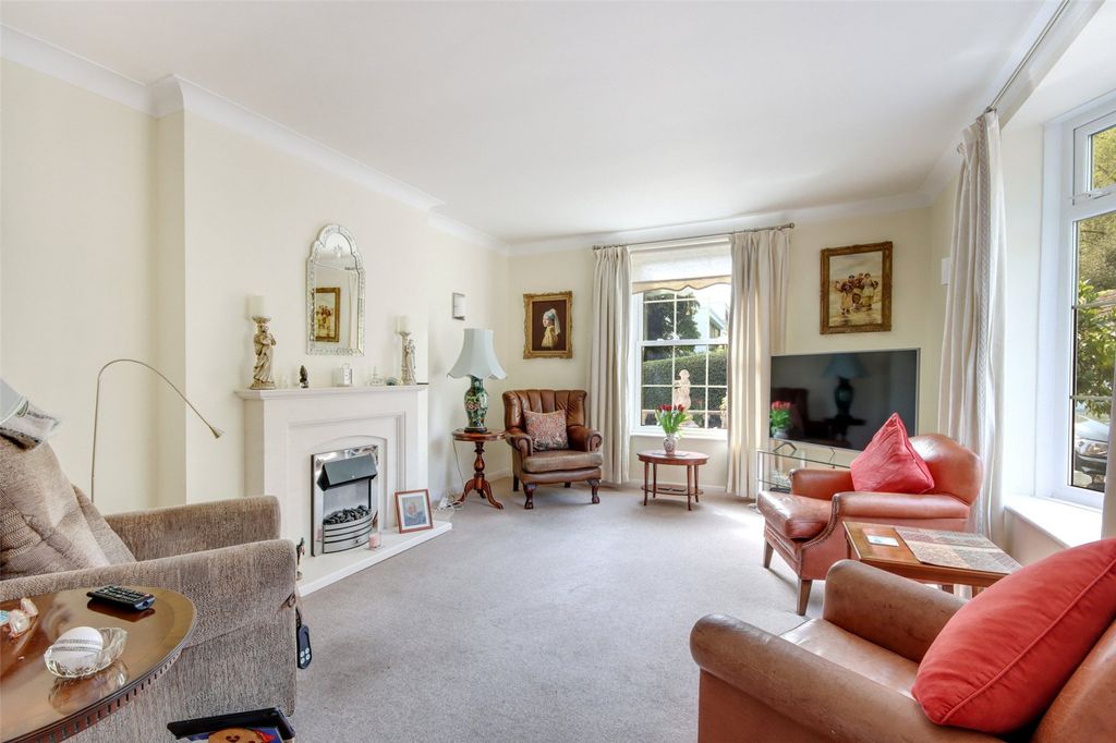 Property photo 3 of 18 Sitting Room