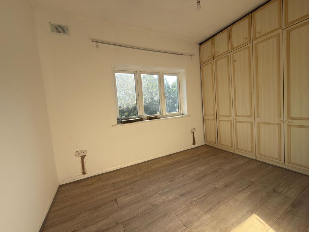 Property photo 3 of 7 3