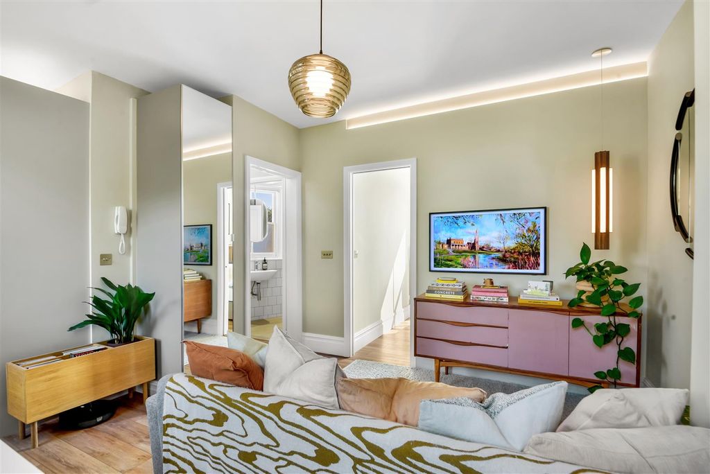 Property photo 1 of 16 Reception