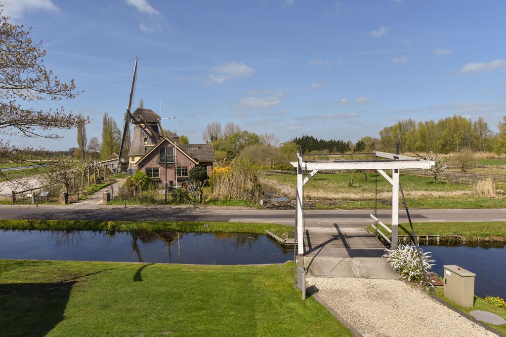 Property photo 3 of 87