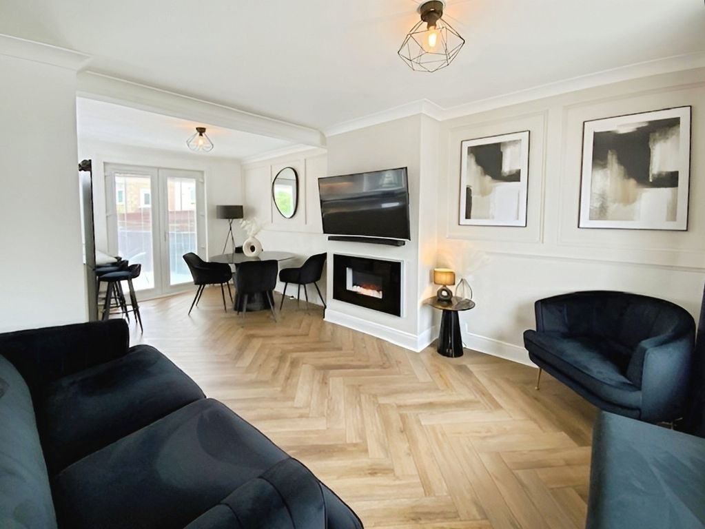 Property photo 1 of 17 Lounge/Dining Room