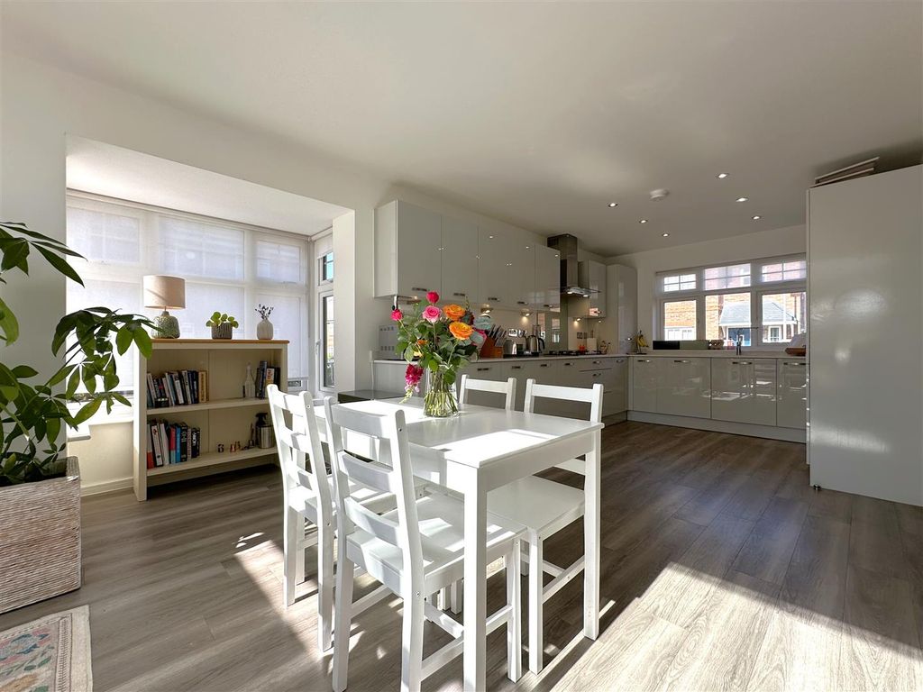 Property photo 2 of 22 Open-Plan Dining Kitchen 954