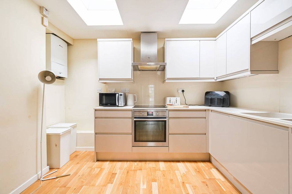 Property photo 3 of 11