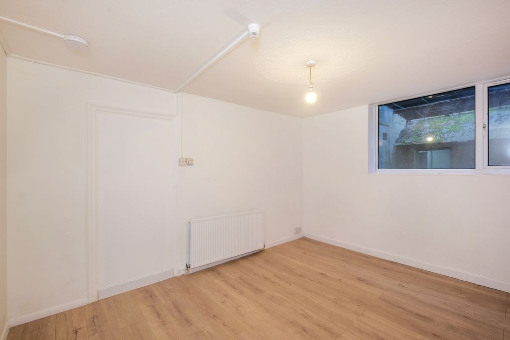 Property photo 1 of 19 Bedroom