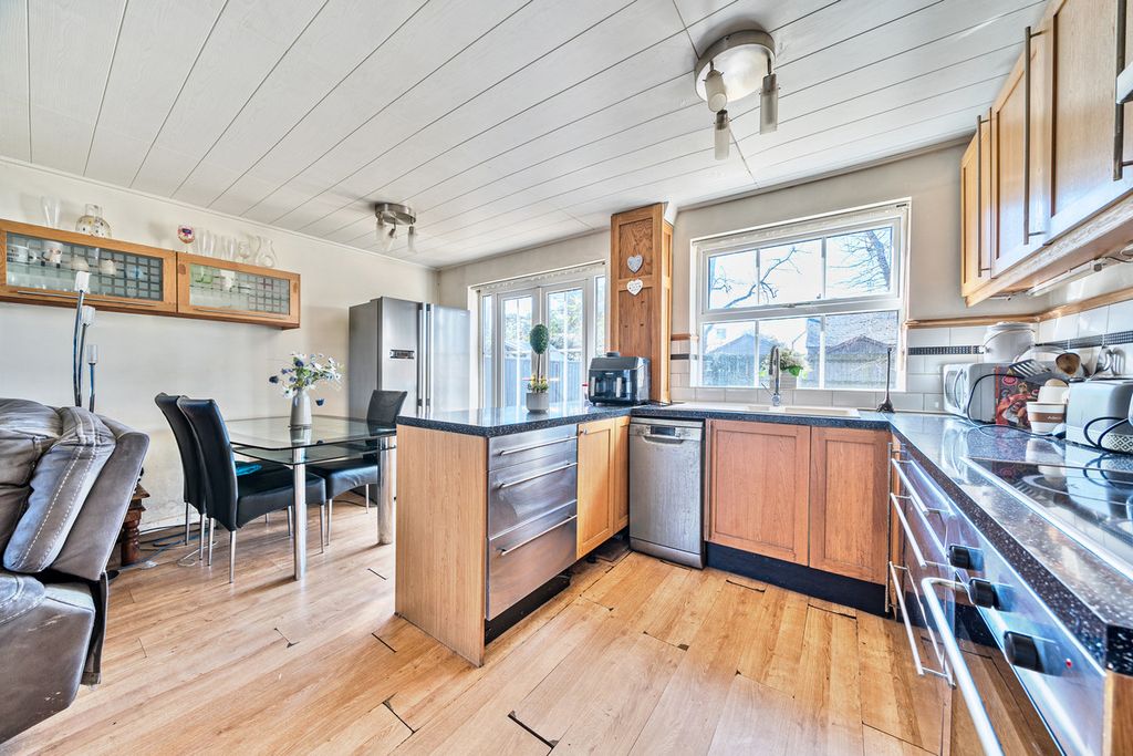 Property photo 3 of 15